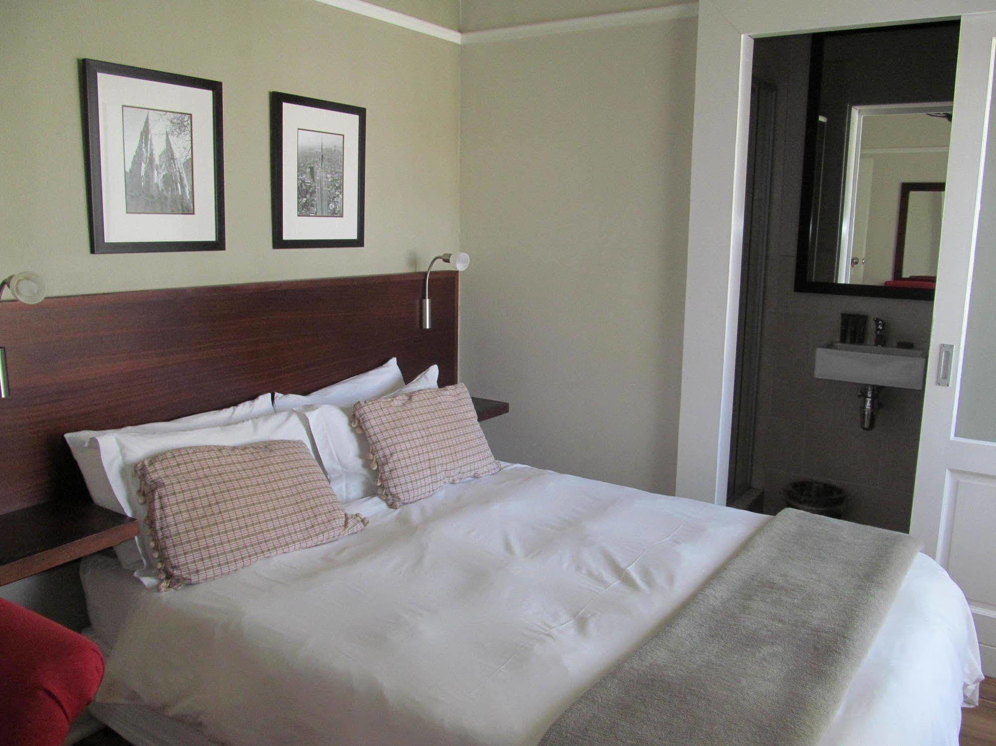 The Vic Hotel พอร์ตเอลิซาเบธ ภายนอก รูปภาพ