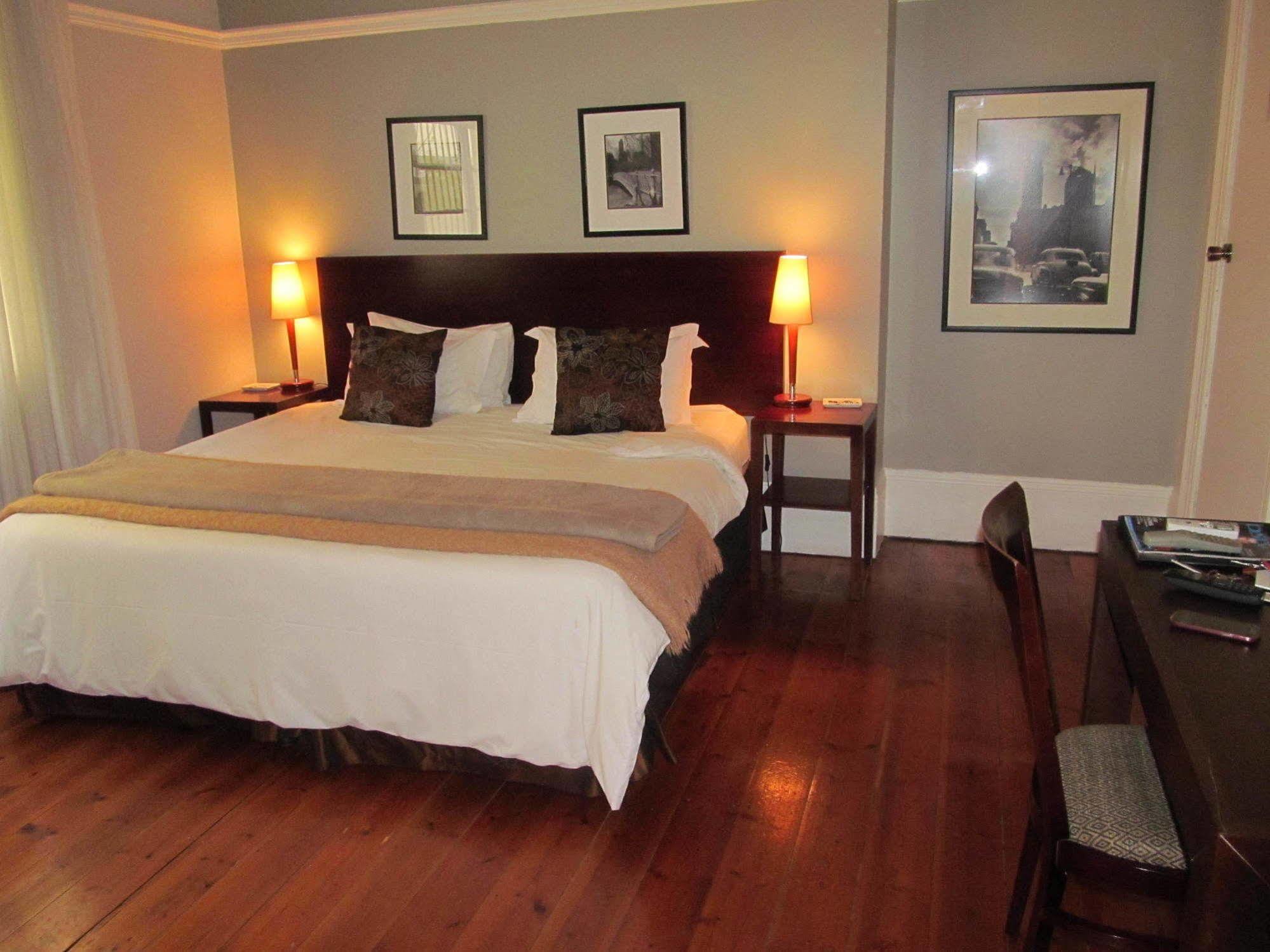 The Vic Hotel พอร์ตเอลิซาเบธ ภายนอก รูปภาพ