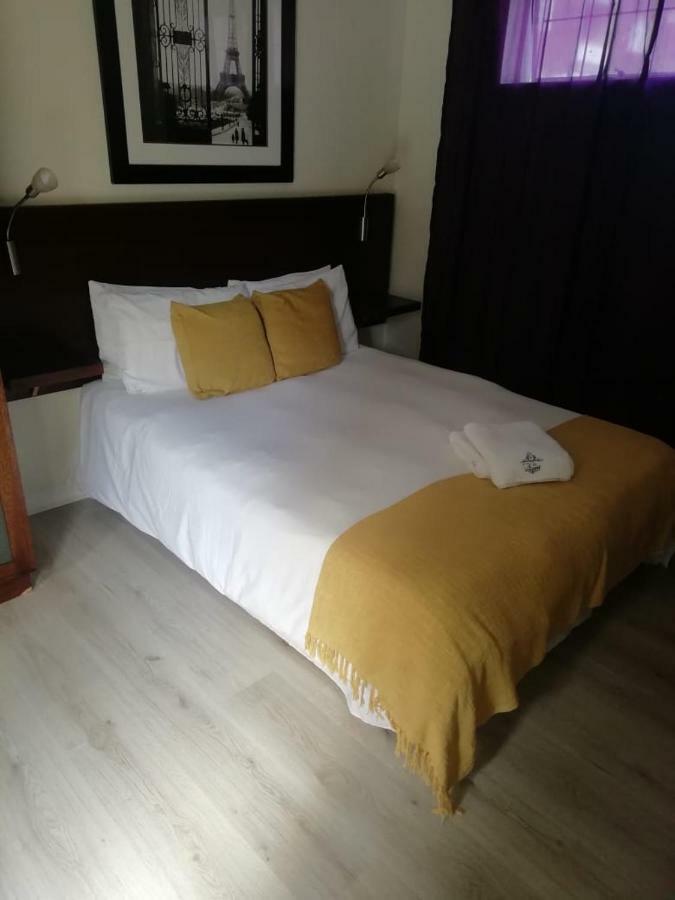 The Vic Hotel พอร์ตเอลิซาเบธ ภายนอก รูปภาพ