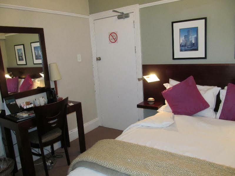 The Vic Hotel พอร์ตเอลิซาเบธ ภายนอก รูปภาพ